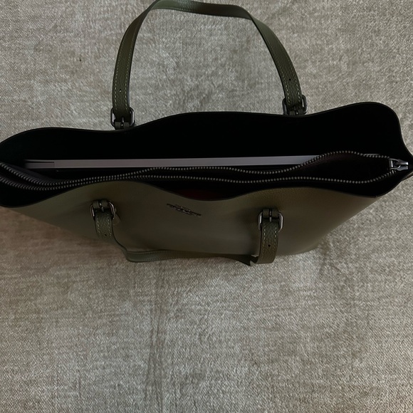 Coach Bag .Olive Green leather . Excellent - Picture 9 of 11